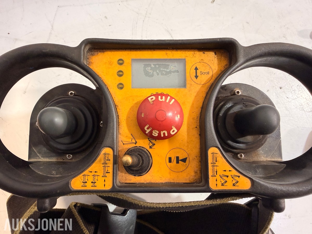 Hytera DMR håndradioer m/ MCA08 ladestasjon + Hetronic Nova fjernkontroller