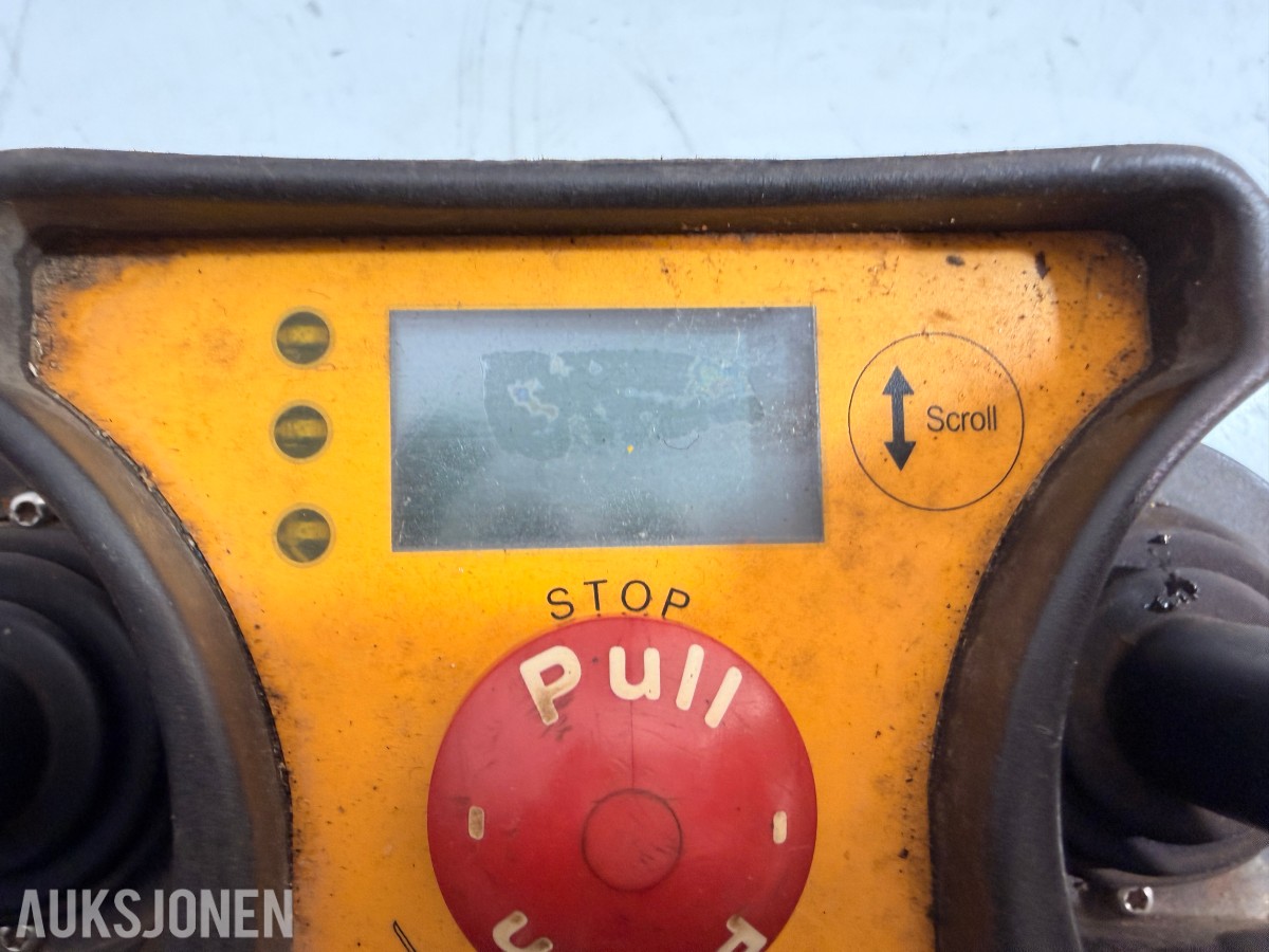 Hytera DMR håndradioer m/ MCA08 ladestasjon + Hetronic Nova fjernkontroller