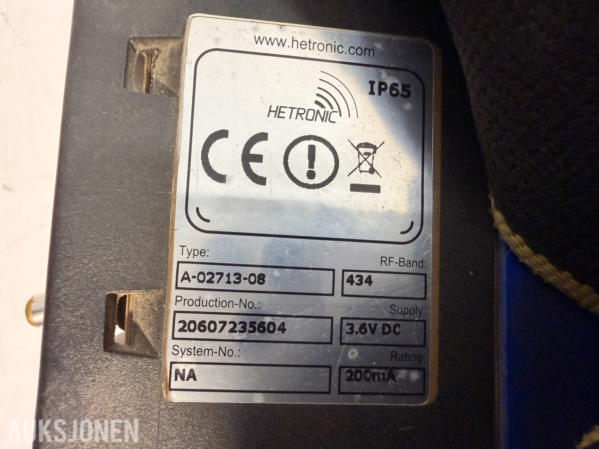 Hytera DMR håndradioer m/ MCA08 ladestasjon + Hetronic Nova fjernkontroller