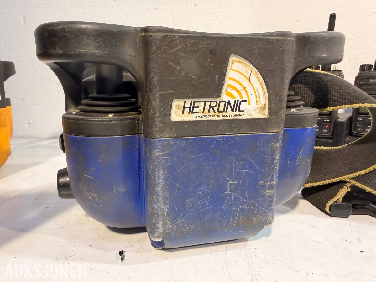 Hytera DMR håndradioer m/ MCA08 ladestasjon + Hetronic Nova fjernkontroller