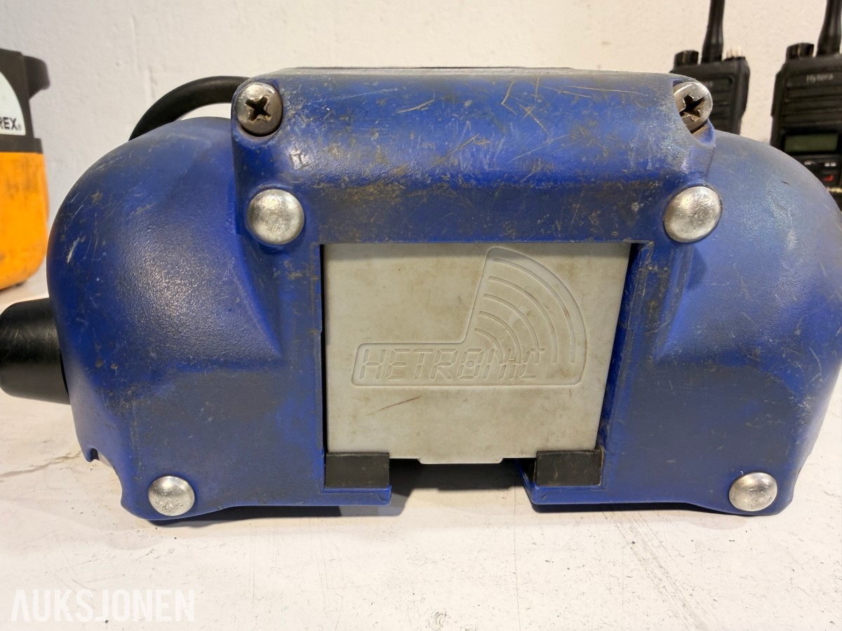 Hytera DMR håndradioer m/ MCA08 ladestasjon + Hetronic Nova fjernkontroller