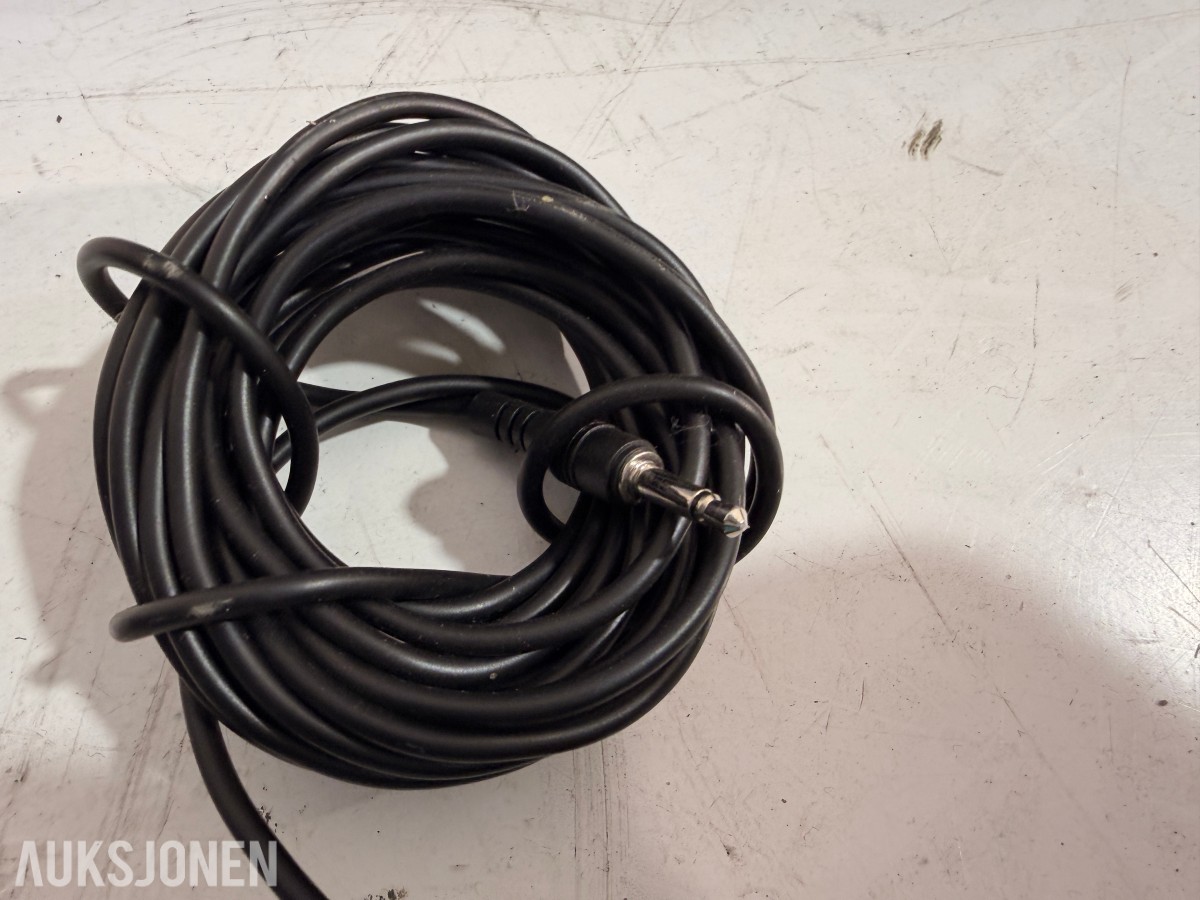 Hytera DMR håndradioer m/ MCA08 ladestasjon + Hetronic Nova fjernkontroller