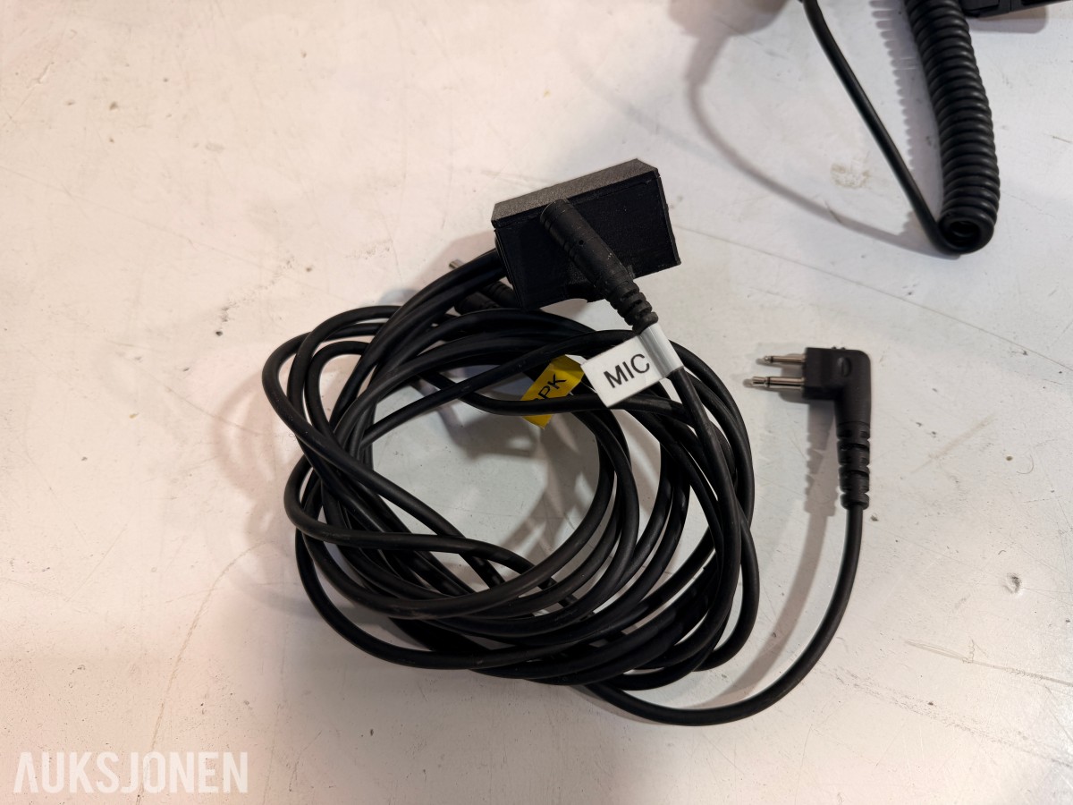Hytera DMR håndradioer m/ MCA08 ladestasjon + Hetronic Nova fjernkontroller