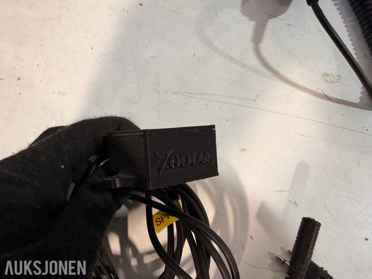 Hytera DMR håndradioer m/ MCA08 ladestasjon + Hetronic Nova fjernkontroller
