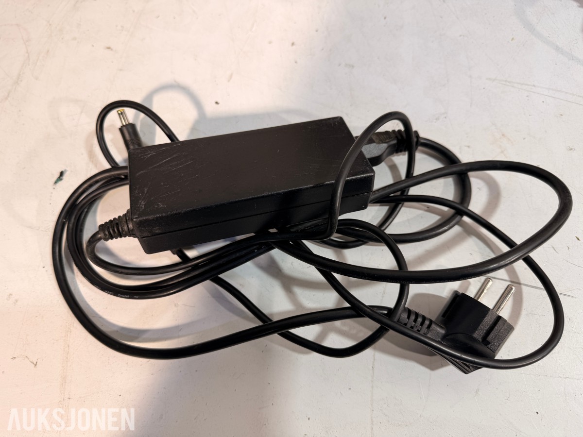 Hytera DMR håndradioer m/ MCA08 ladestasjon + Hetronic Nova fjernkontroller