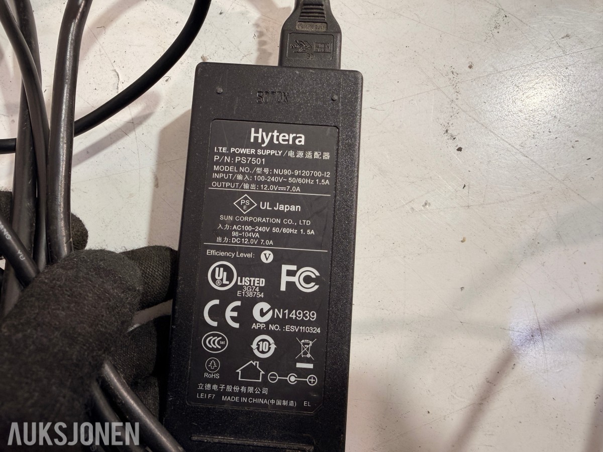 Hytera DMR håndradioer m/ MCA08 ladestasjon + Hetronic Nova fjernkontroller