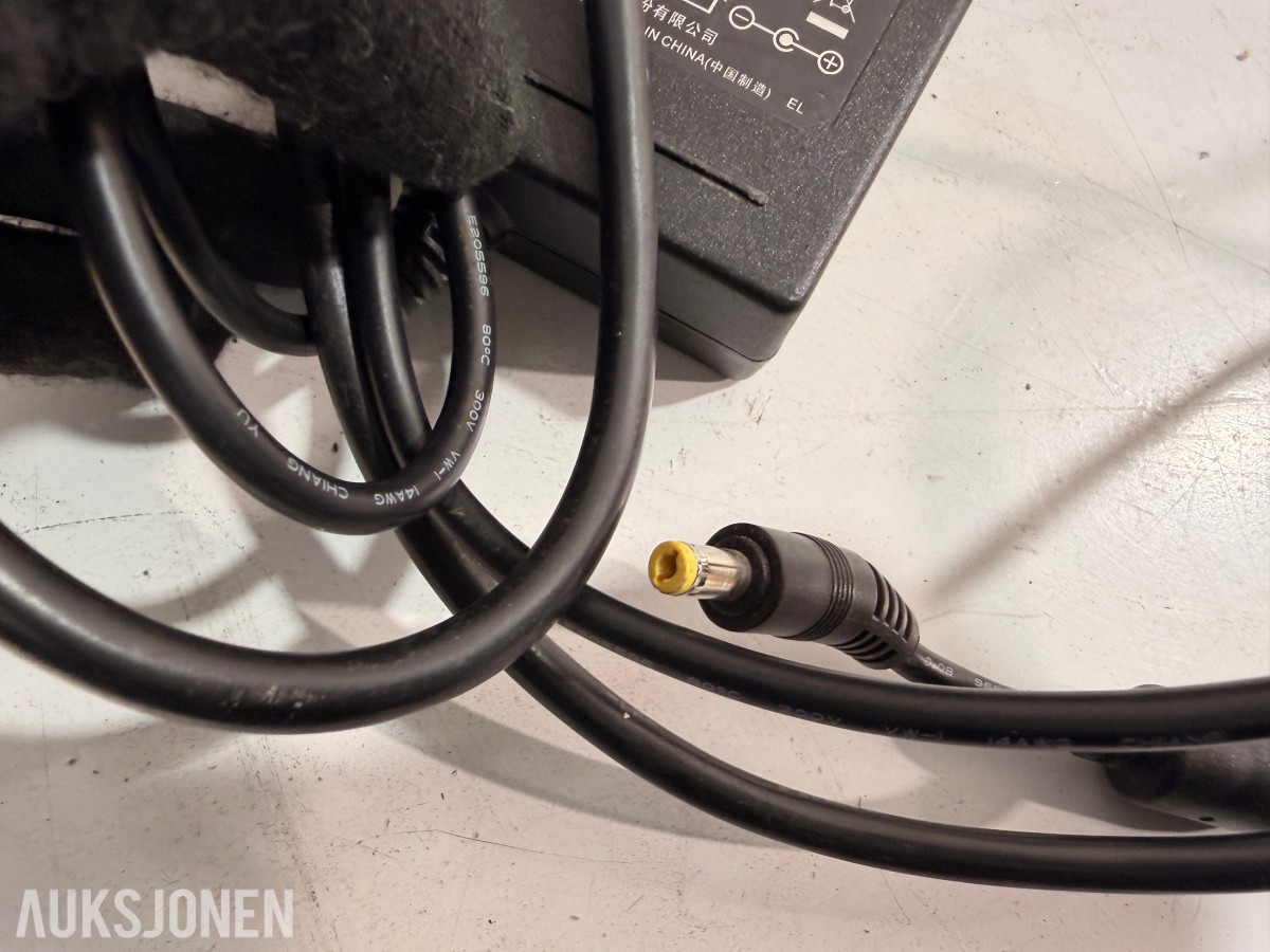 Hytera DMR håndradioer m/ MCA08 ladestasjon + Hetronic Nova fjernkontroller