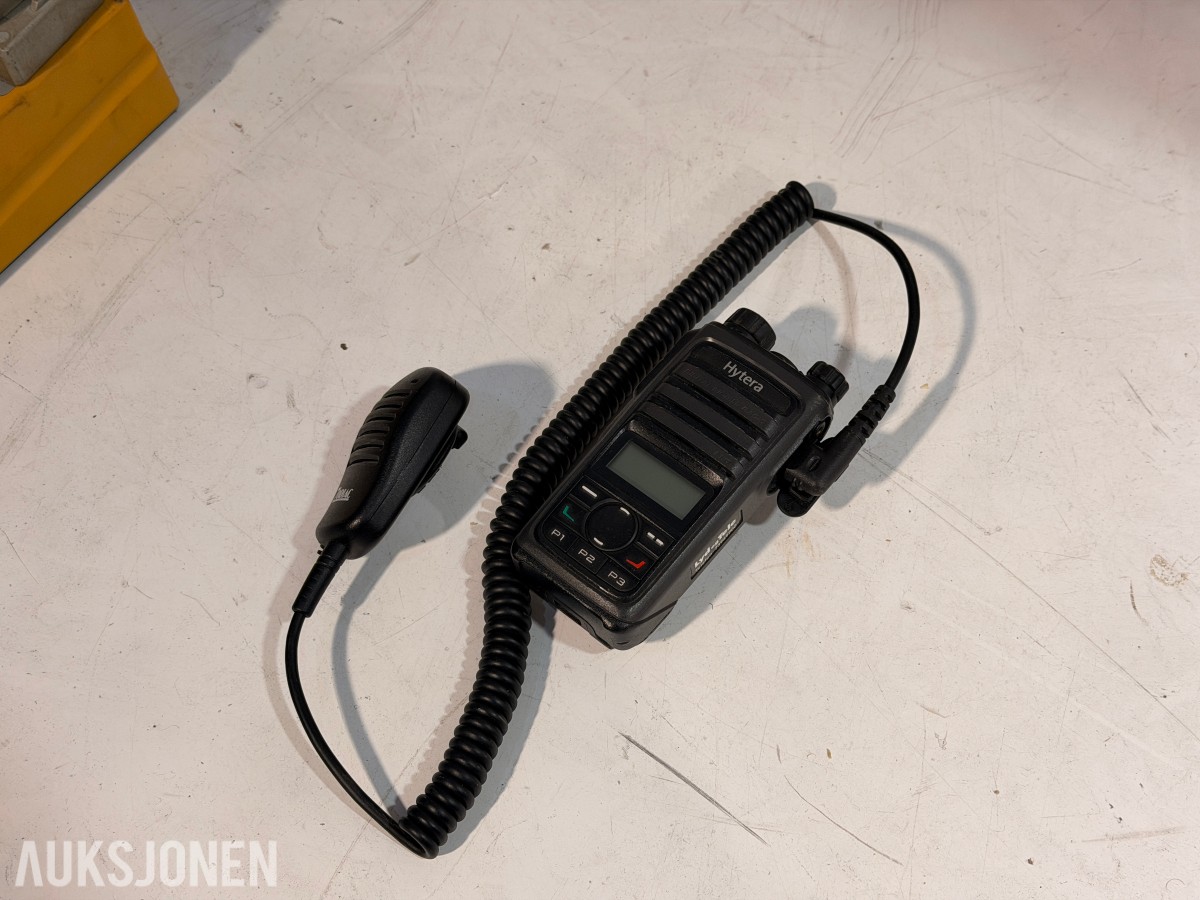 Hytera DMR håndradioer m/ MCA08 ladestasjon + Hetronic Nova fjernkontroller