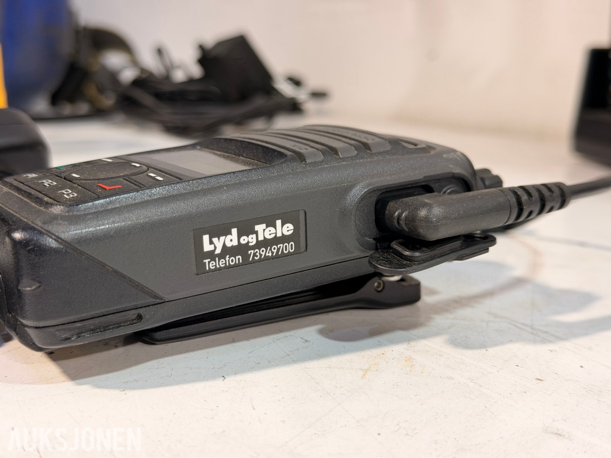 Hytera DMR håndradioer m/ MCA08 ladestasjon + Hetronic Nova fjernkontroller