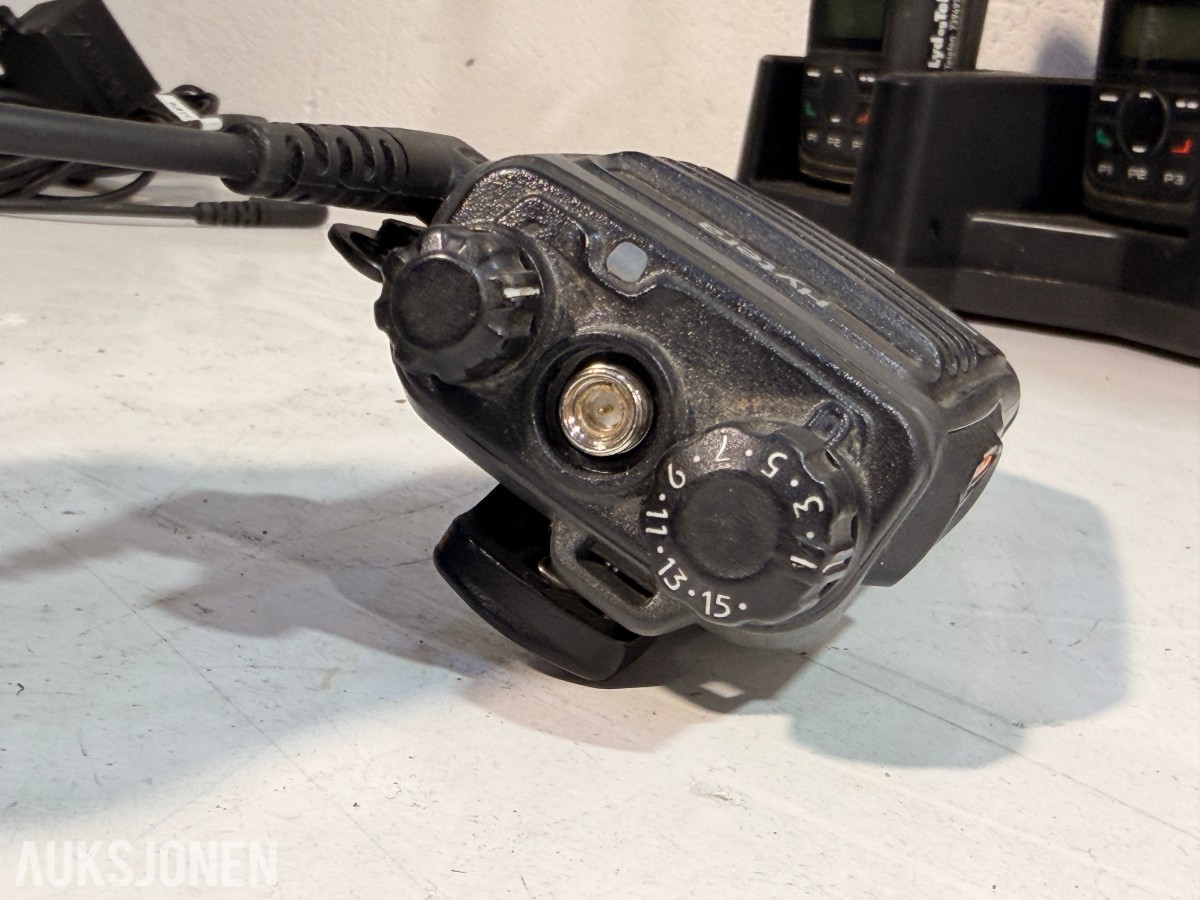 Hytera DMR håndradioer m/ MCA08 ladestasjon + Hetronic Nova fjernkontroller