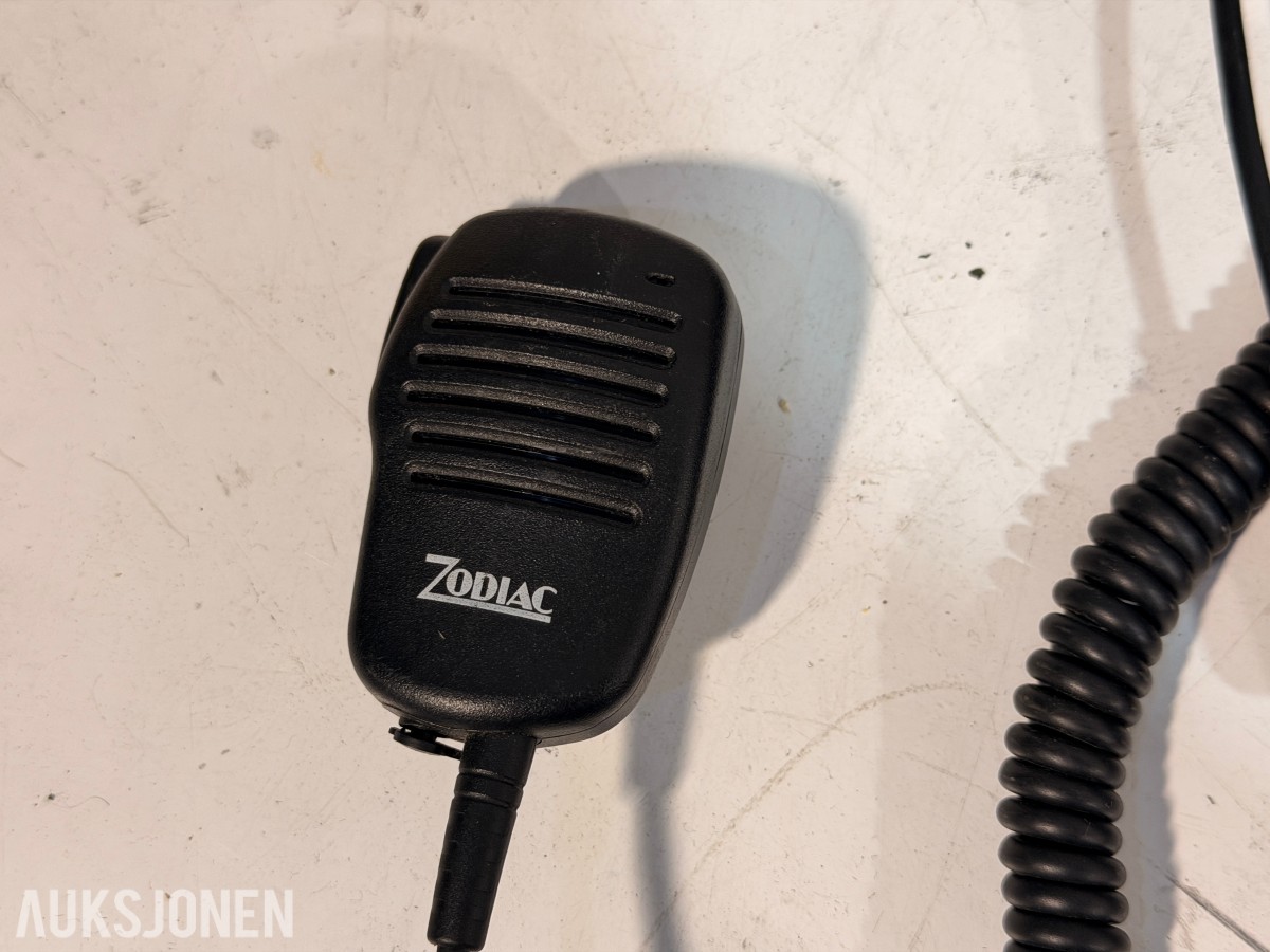 Hytera DMR håndradioer m/ MCA08 ladestasjon + Hetronic Nova fjernkontroller