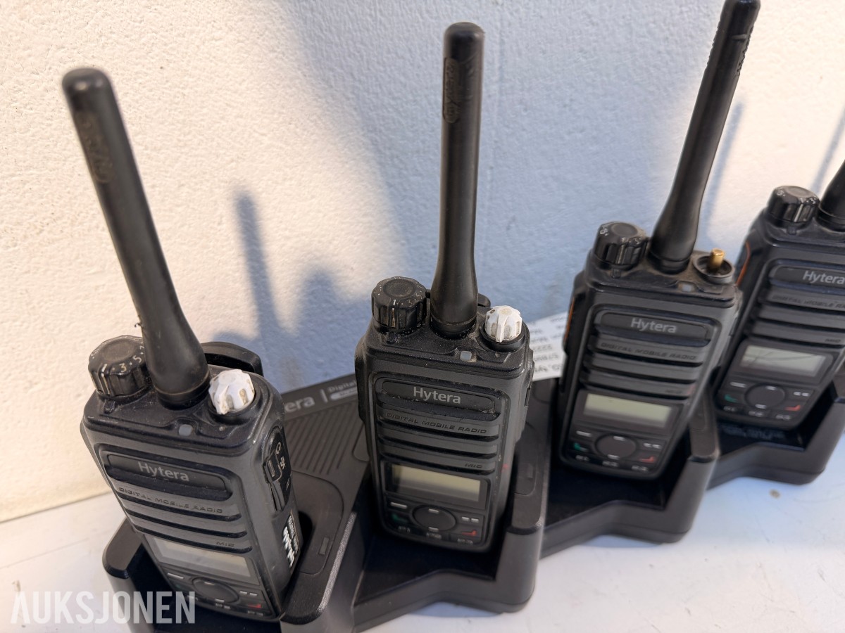 Hytera DMR håndradioer m/ MCA08 ladestasjon + Hetronic Nova fjernkontroller