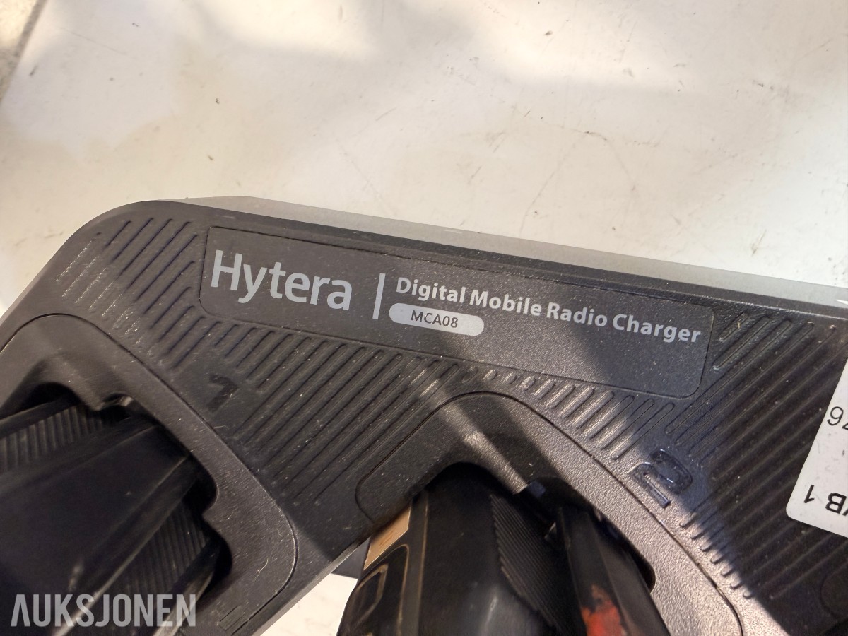 Hytera DMR håndradioer m/ MCA08 ladestasjon + Hetronic Nova fjernkontroller