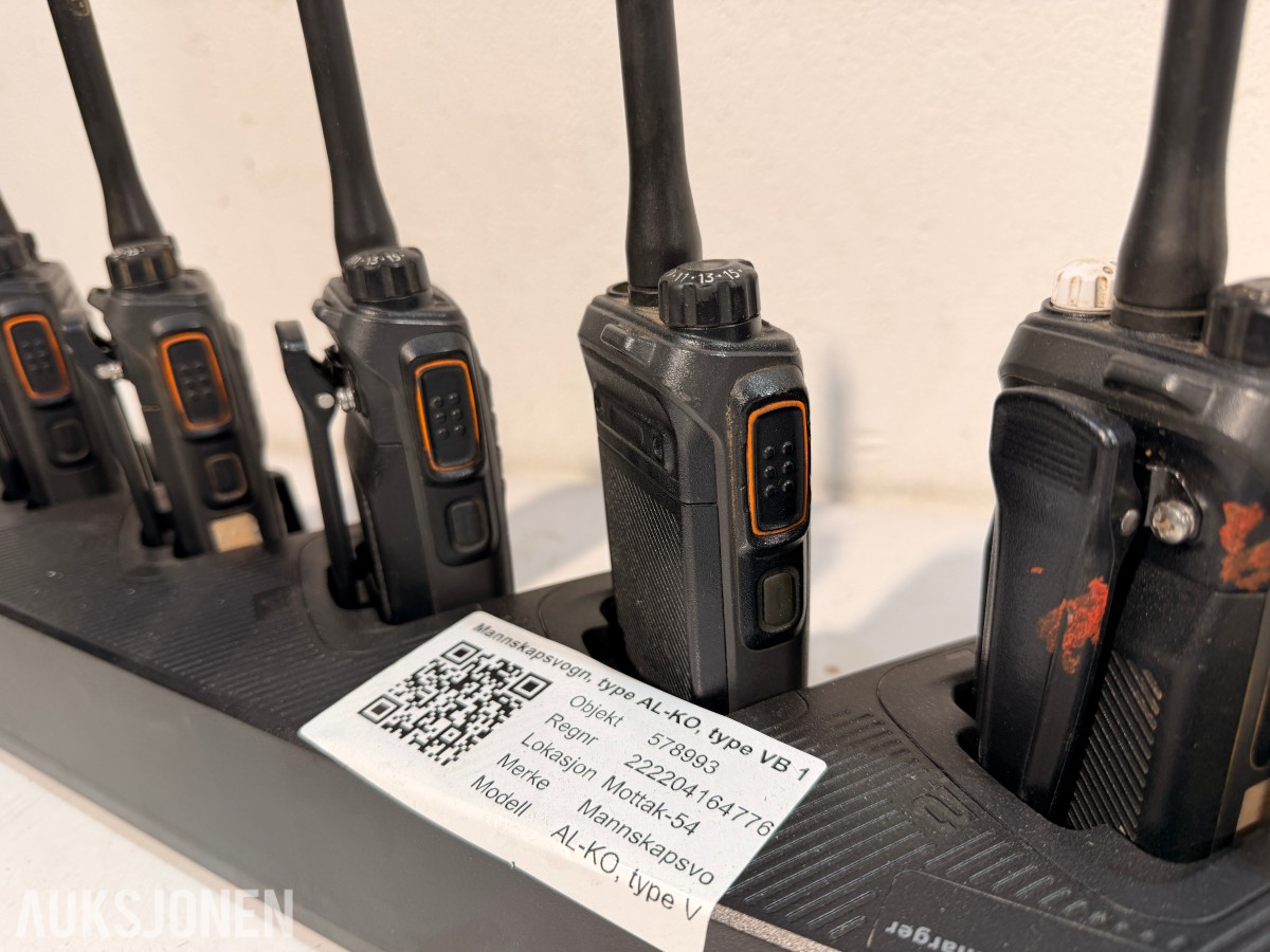 Hytera DMR håndradioer m/ MCA08 ladestasjon + Hetronic Nova fjernkontroller