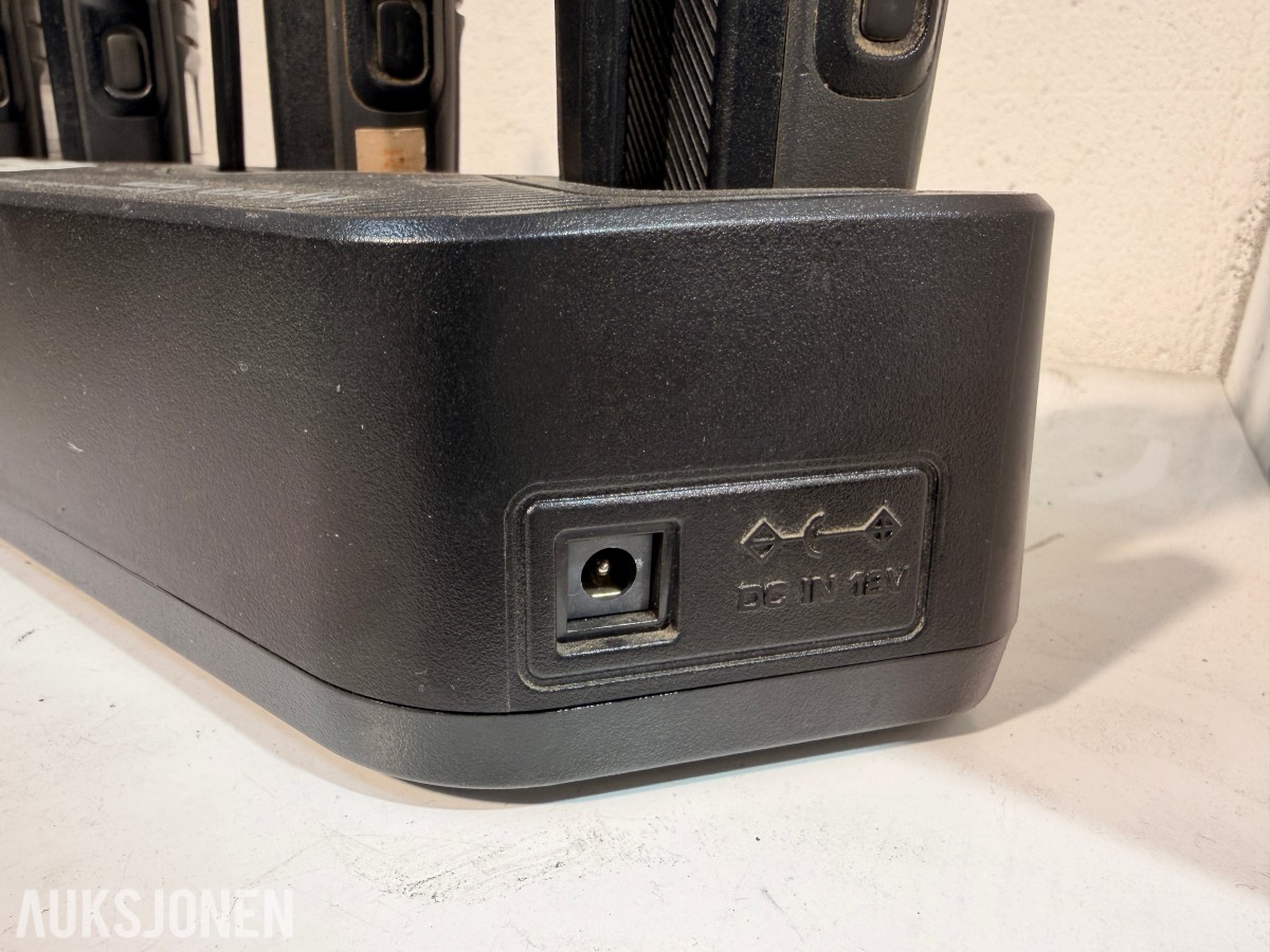 Hytera DMR håndradioer m/ MCA08 ladestasjon + Hetronic Nova fjernkontroller