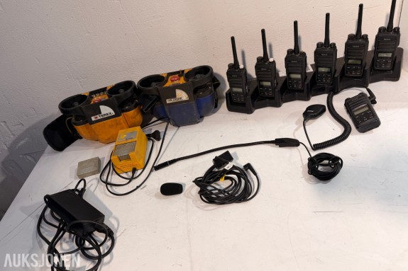 Hytera DMR håndradioer m/ MCA08 ladestasjon + Hetronic Nova fjernkontroller