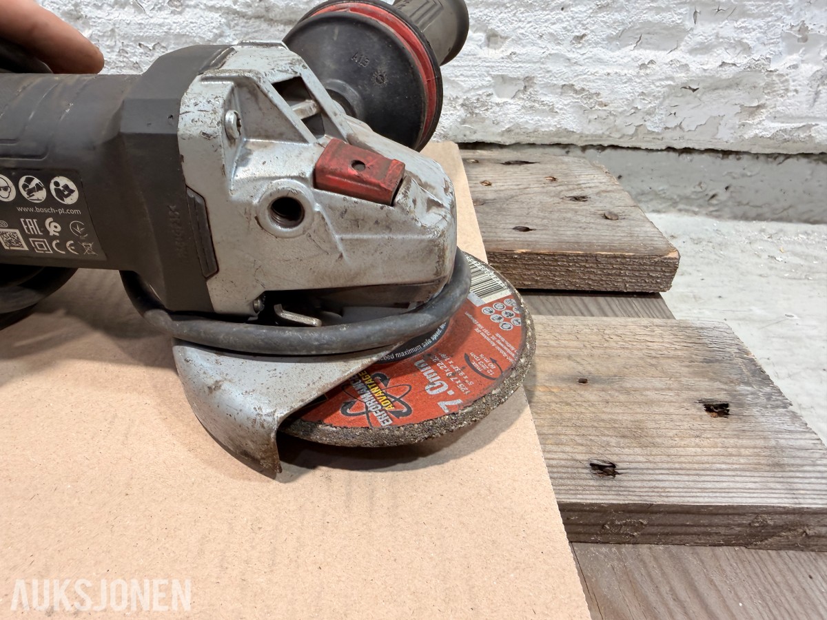 Bosch verktøypakke 18V – drill, muttertrekker, vinkelsliper, laser og tilbehør