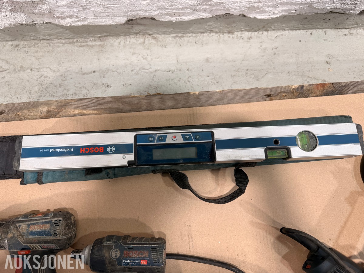 Bosch verktøypakke 18V – drill, muttertrekker, vinkelsliper, laser og tilbehør