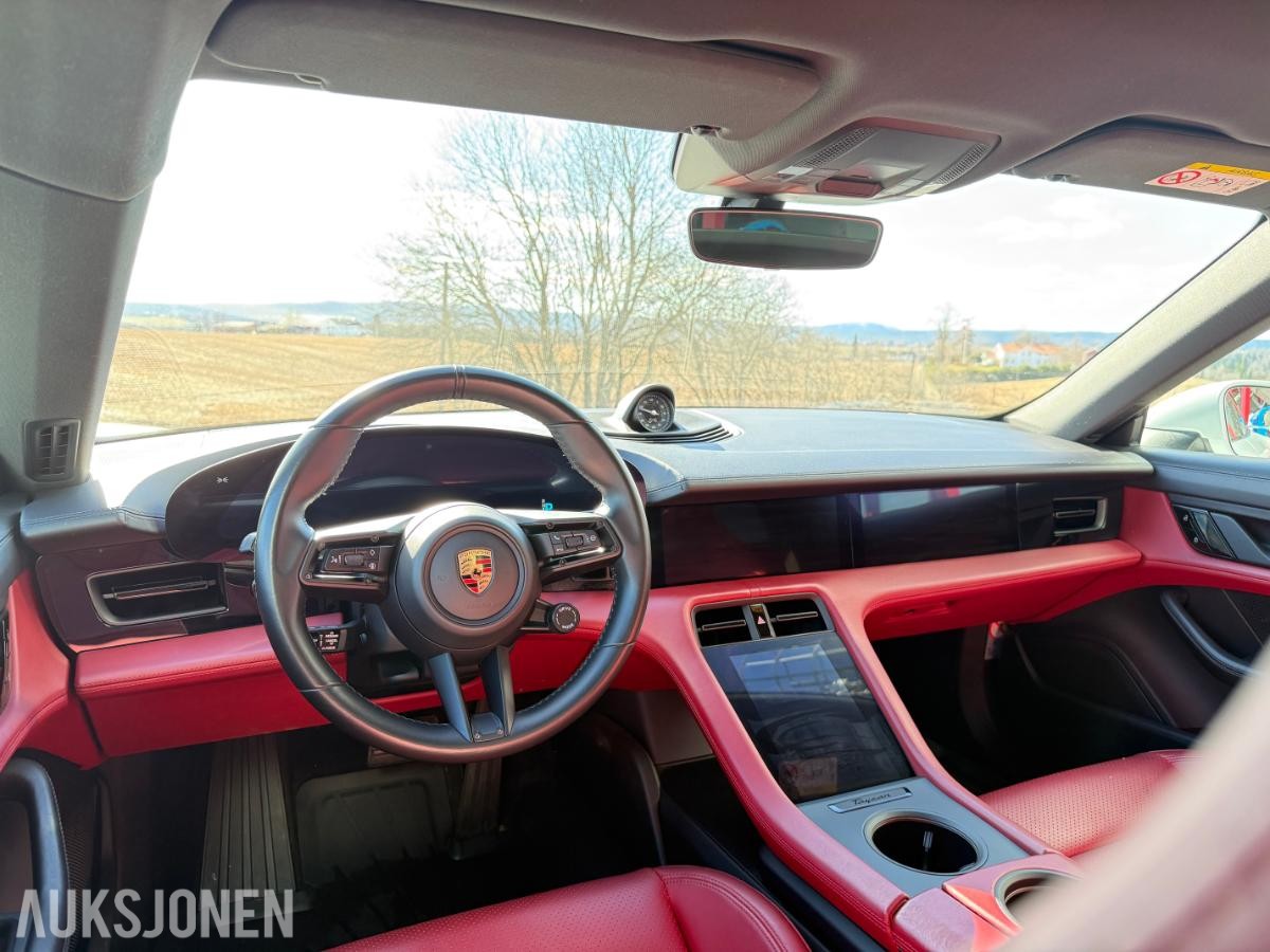 Vehicle image 18