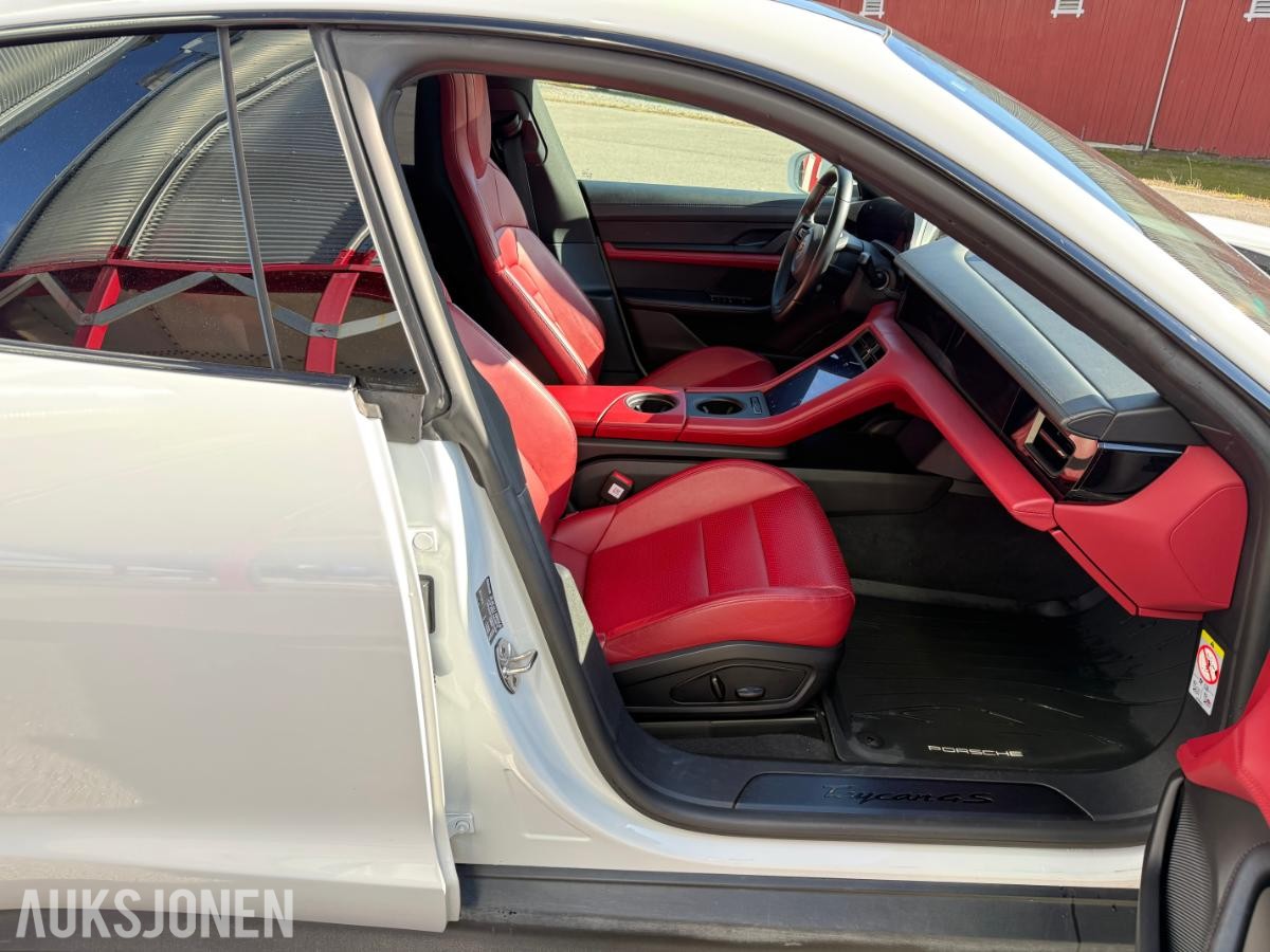 Vehicle image 30