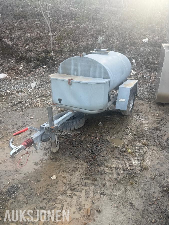 Diesel tilhenger i god stand, med nyere 12V pumpe.