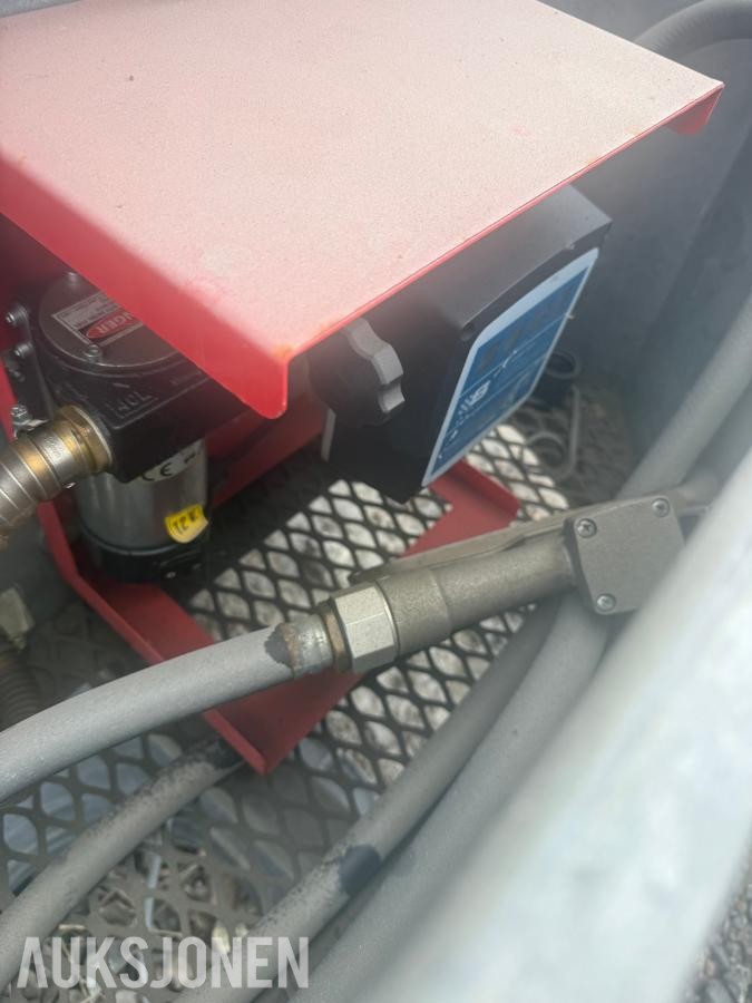 Diesel tilhenger i god stand, med nyere 12V pumpe.