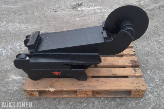 Asfaltskjærer (pizzahjul) med Bofors M18 feste med adapter til S60 feste.