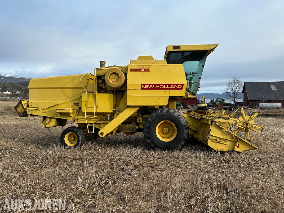 1983 New Holland 8040 Skurtresker – 12 fot skjærebord / halmkutter