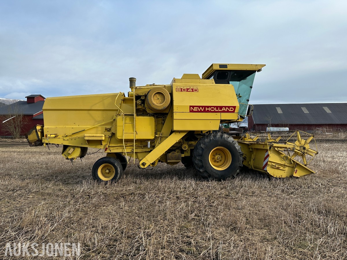 1983 New Holland 8040 Skurtresker – 12 fot skjærebord / halmkutter