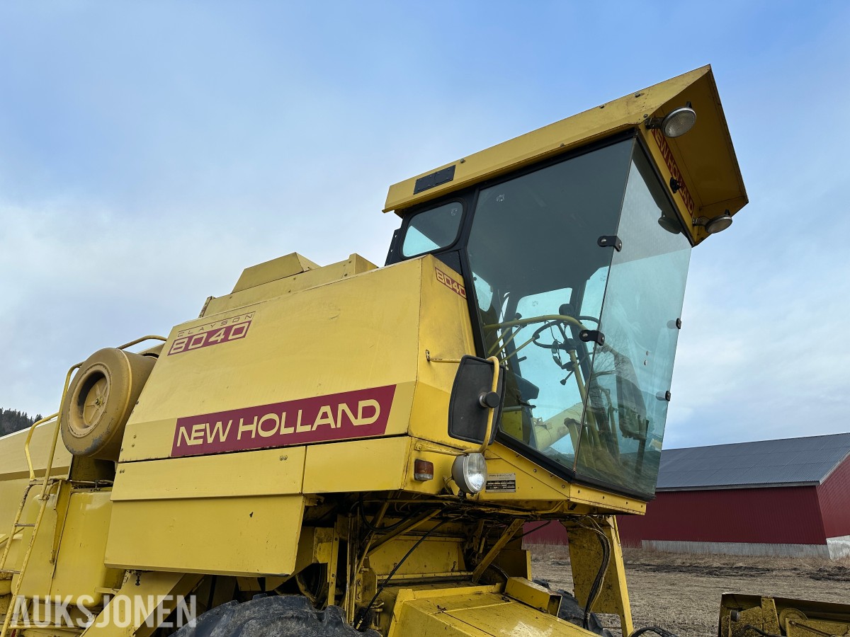 1983 New Holland 8040 Skurtresker – 12 fot skjærebord / halmkutter