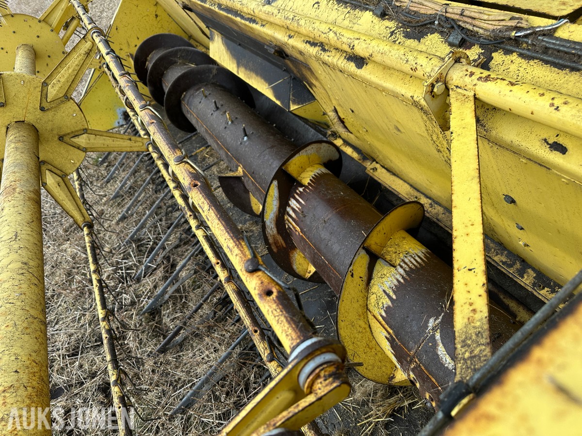 1983 New Holland 8040 Skurtresker – 12 fot skjærebord / halmkutter