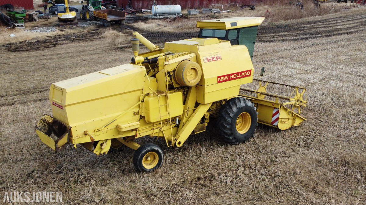 1983 New Holland 8040 Skurtresker – 12 fot skjærebord / halmkutter