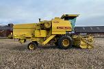 1983 New Holland 8040 Skurtresker – 12 fot skjærebord / halmkutter