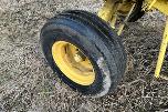 1983 New Holland 8040 Skurtresker – 12 fot skjærebord / halmkutter