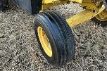 1983 New Holland 8040 Skurtresker – 12 fot skjærebord / halmkutter