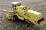 1983 New Holland 8040 Skurtresker – 12 fot skjærebord / halmkutter