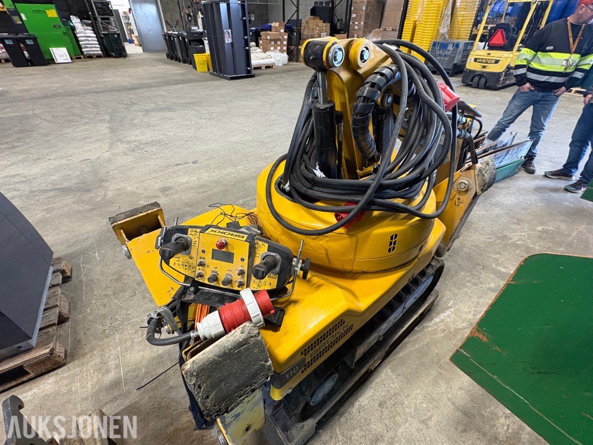 2023 Brokk 110 rivningsrobot med pigghammer, betongsaks og klype