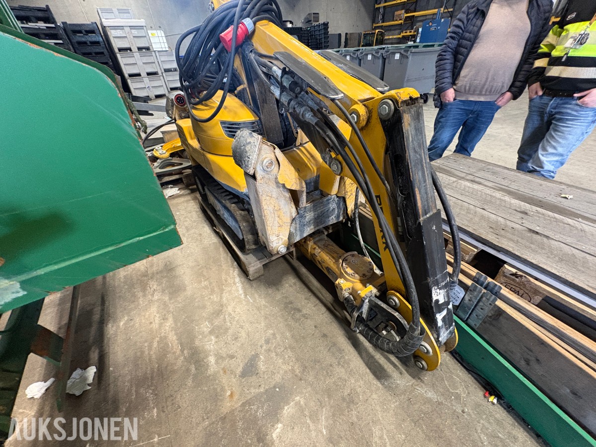 2023 Brokk 110 rivningsrobot med pigghammer, betongsaks og klype