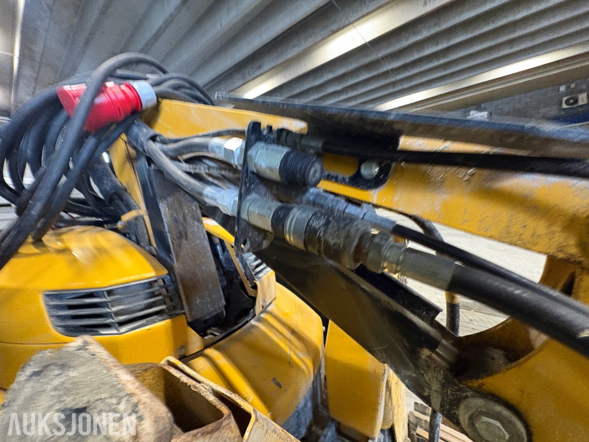 2023 Brokk 110 rivningsrobot med pigghammer, betongsaks og klype