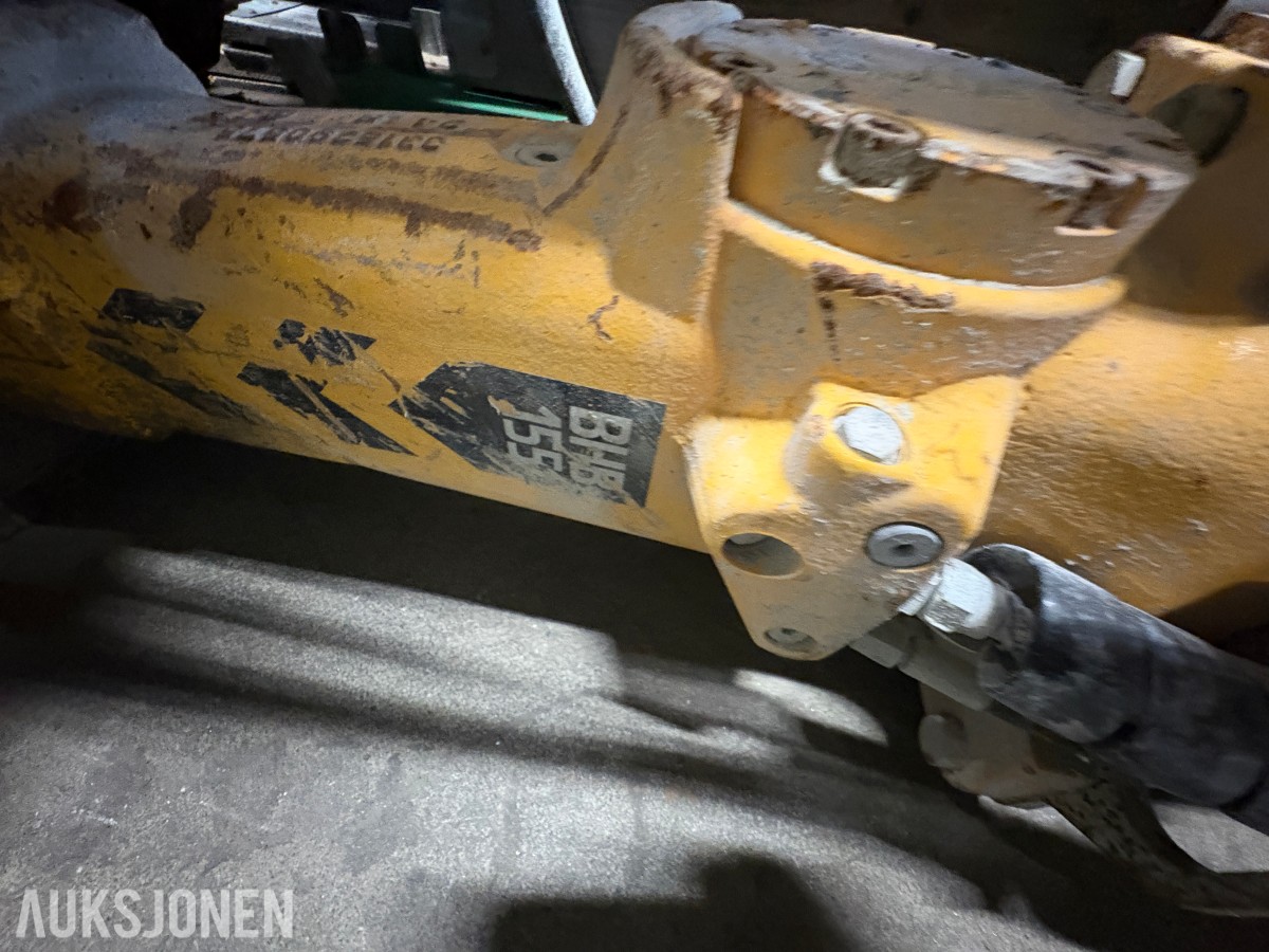 2023 Brokk 110 rivningsrobot med pigghammer, betongsaks og klype