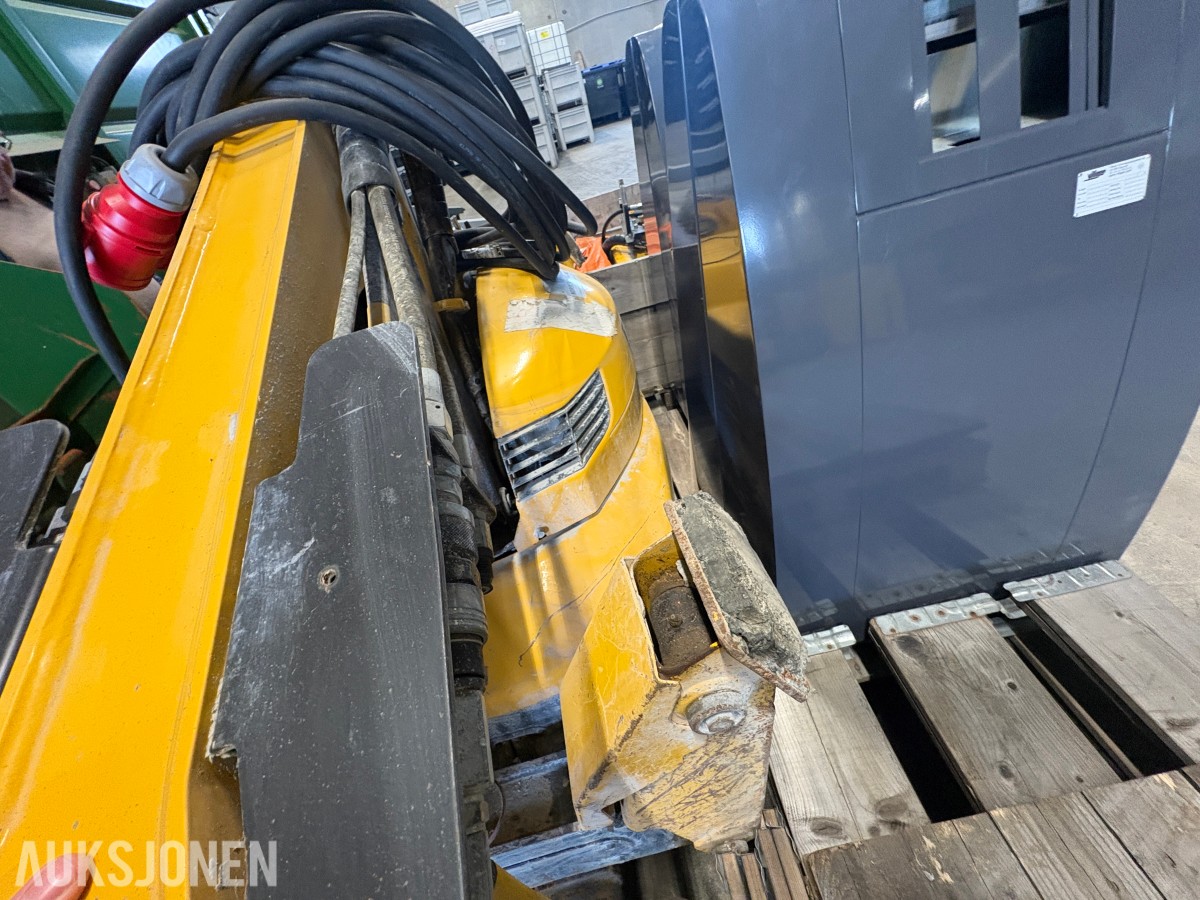 2023 Brokk 110 rivningsrobot med pigghammer, betongsaks og klype