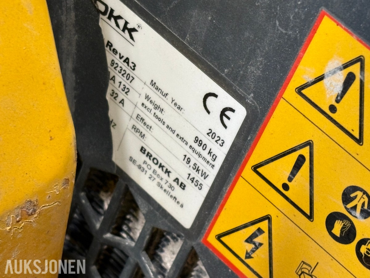 2023 Brokk 110 rivningsrobot med pigghammer, betongsaks og klype