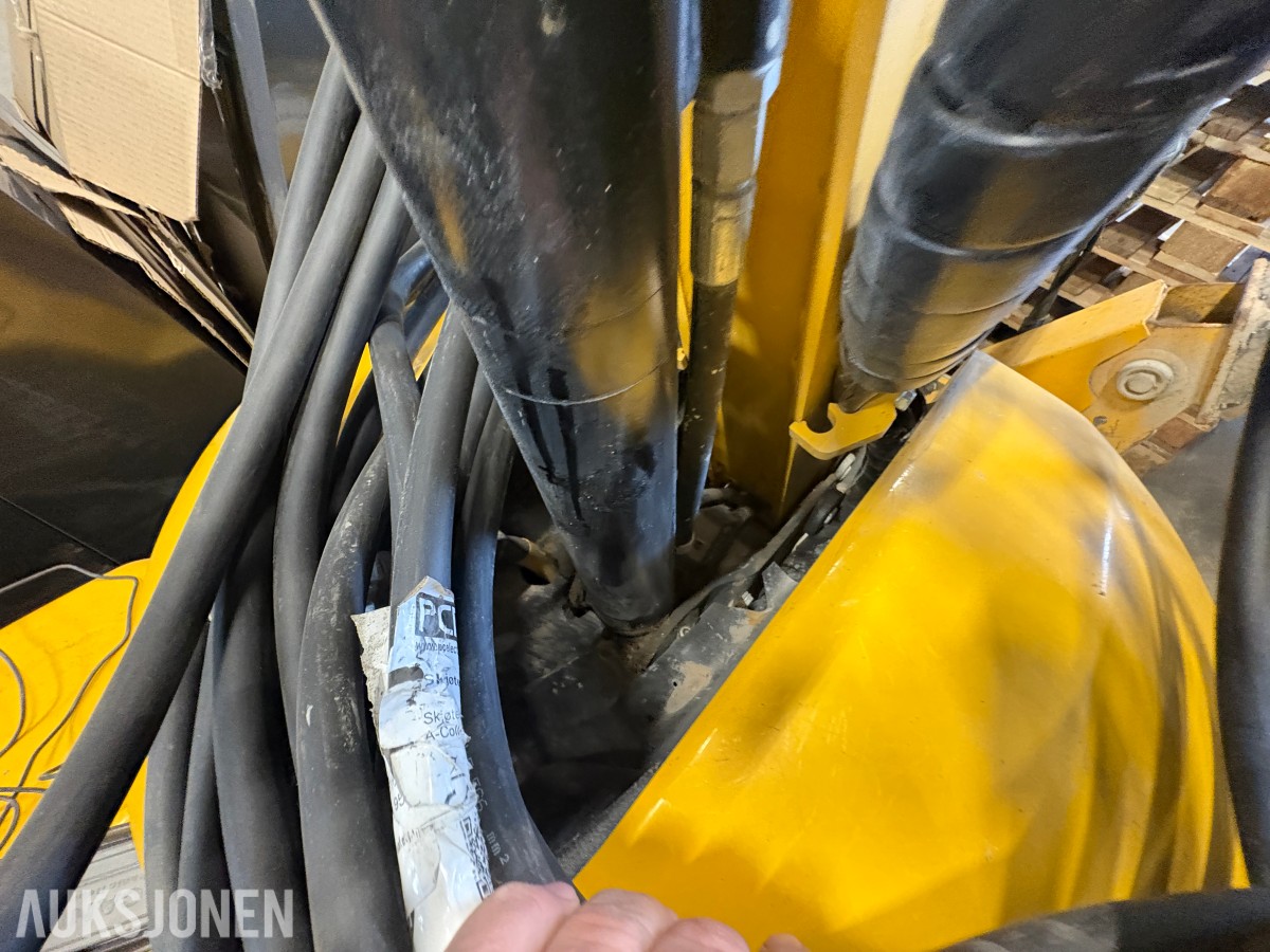 2023 Brokk 110 rivningsrobot med pigghammer, betongsaks og klype