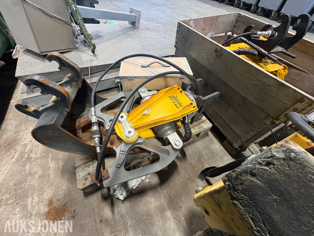 2023 Brokk 110 rivningsrobot med pigghammer, betongsaks og klype