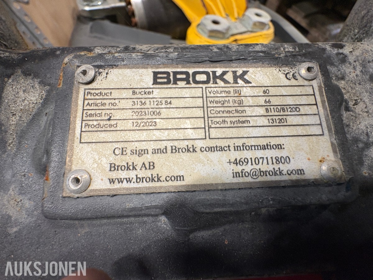 2023 Brokk 110 rivningsrobot med pigghammer, betongsaks og klype