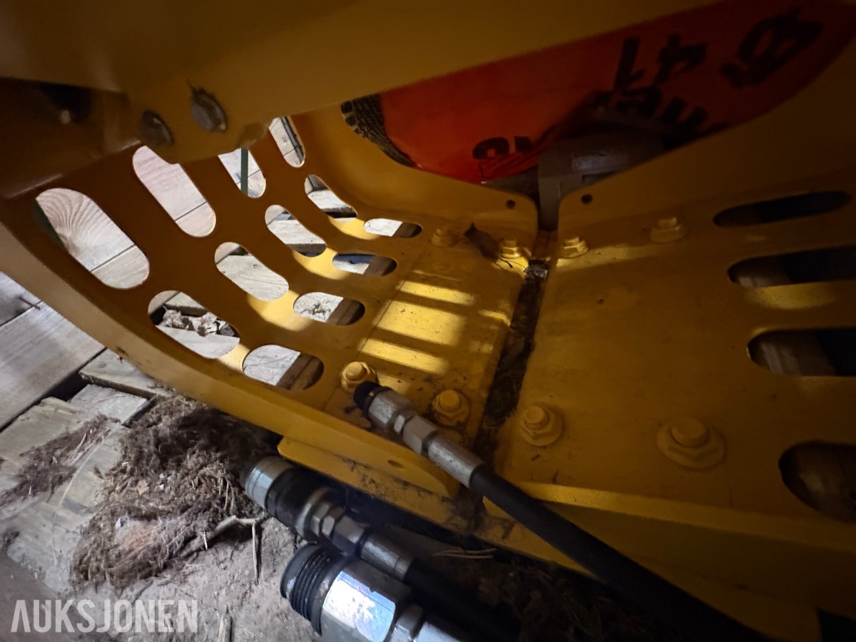 2023 Brokk 110 rivningsrobot med pigghammer, betongsaks og klype