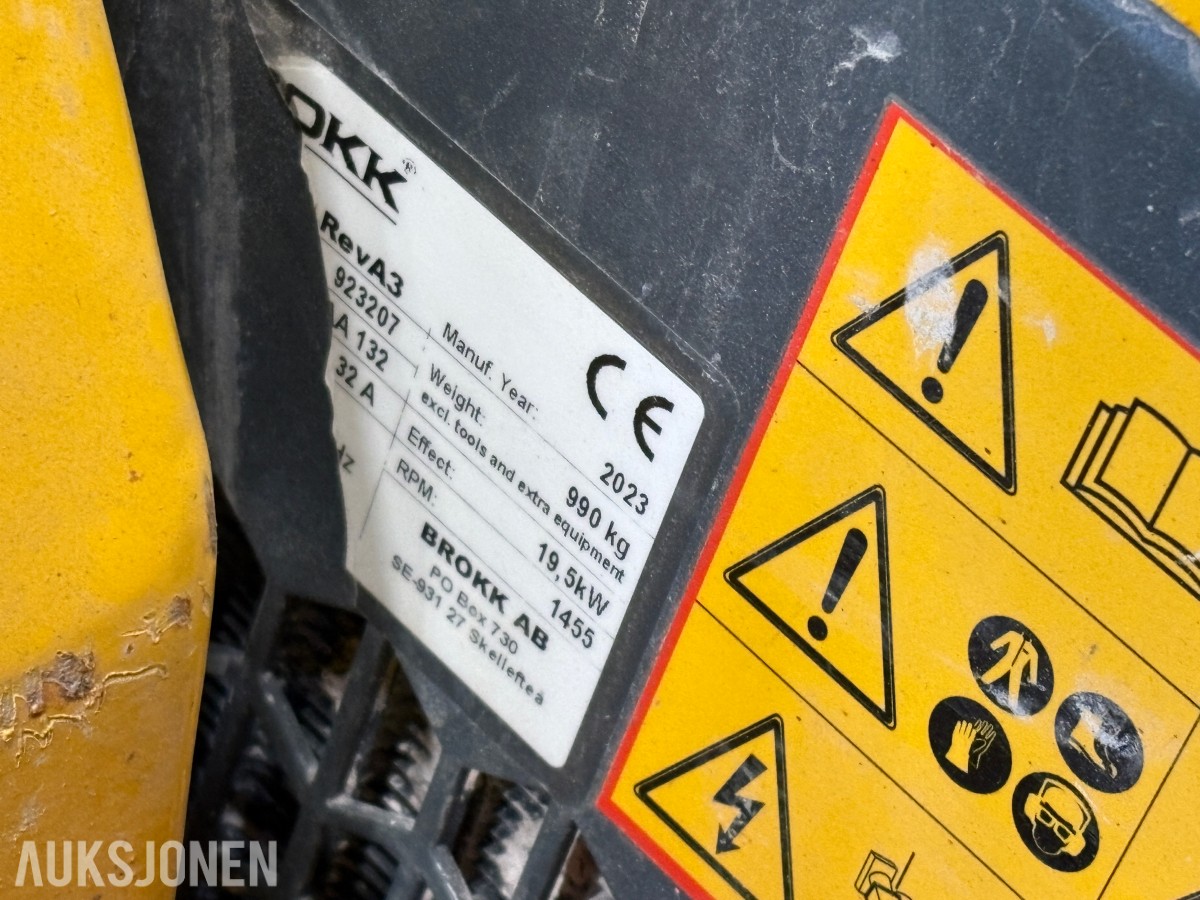2023 Brokk 110 rivningsrobot med pigghammer, betongsaks og klype