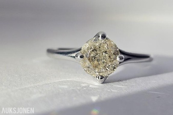1.06CT ENSTENS DIAMANTRING I 14K GULL. HELT NATURLIG DIAMANT! TAKSTBREV OG SERTIFIKAT!