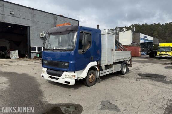 2003 DAF LF 45 MED HIAB 027 KRAN – 2-VEIS TIPP – EU-GODKJENT – LAV KM