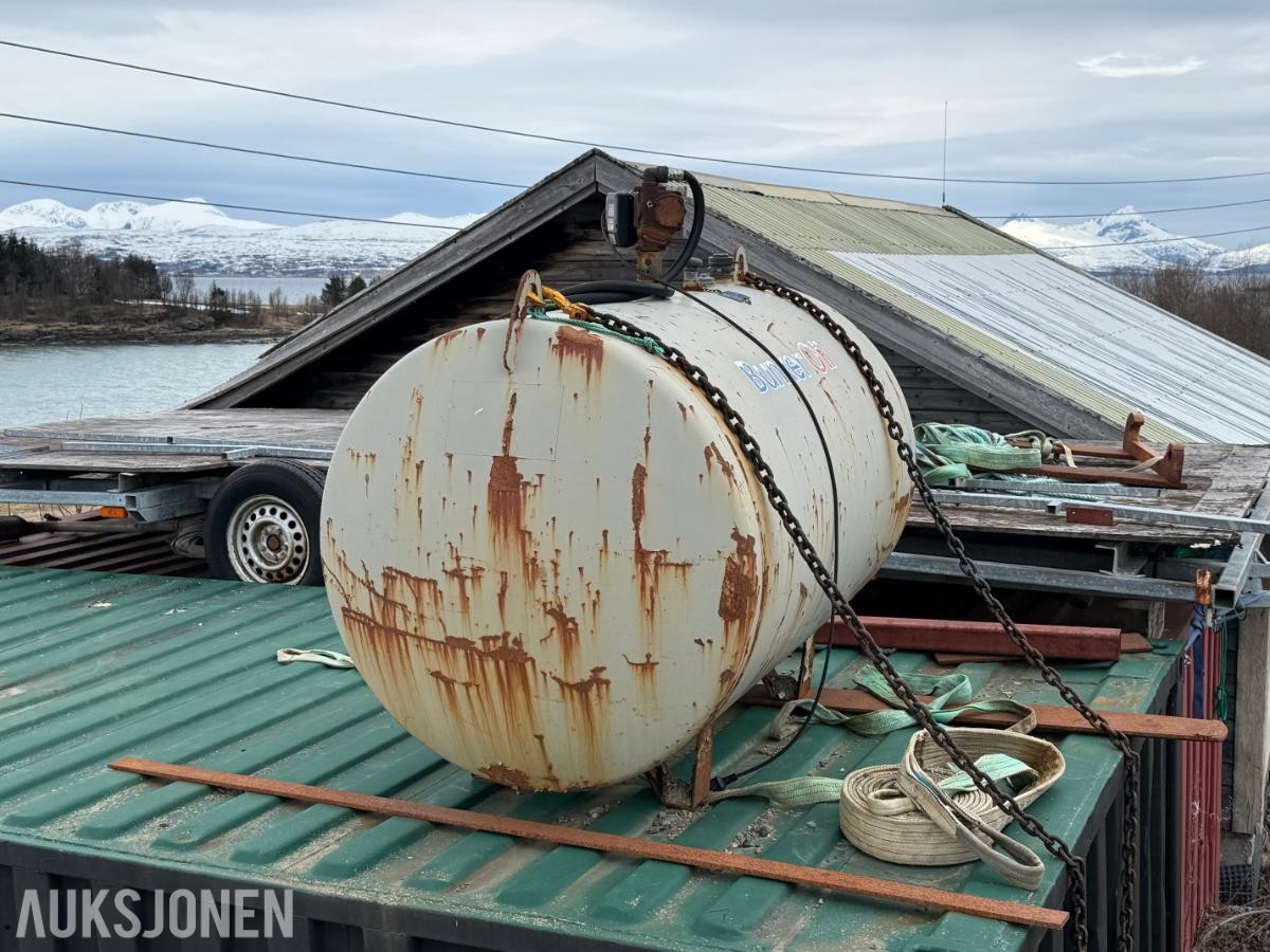 1500L Dieseltank med pumpe